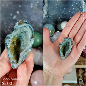 Blue Agate Geode (Dyed)